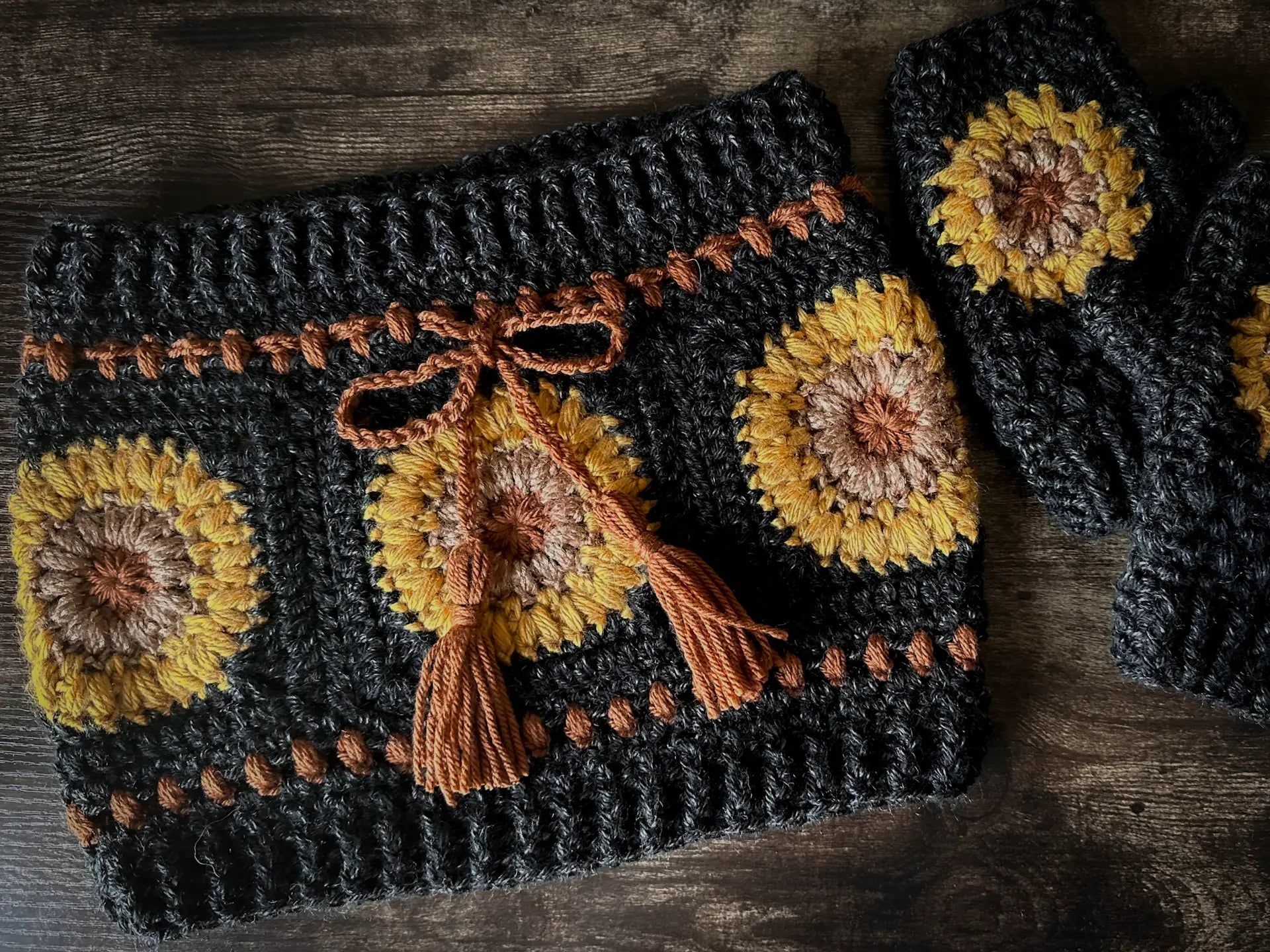 Cascade Motif Cowl Crochet Pattern